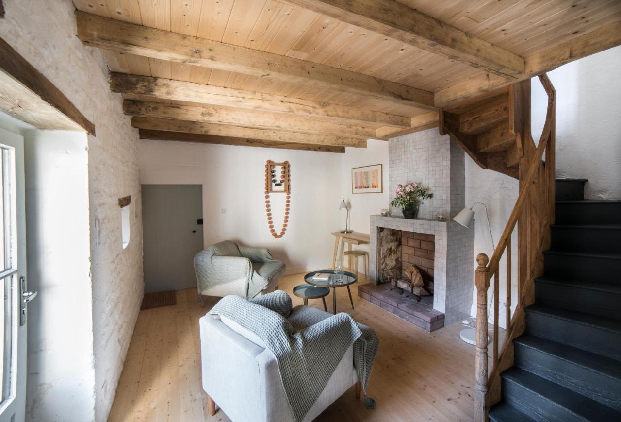 Gite Du Presbytere Port D'Envaux, Ravissante Maison De Charme Экстерьер фото