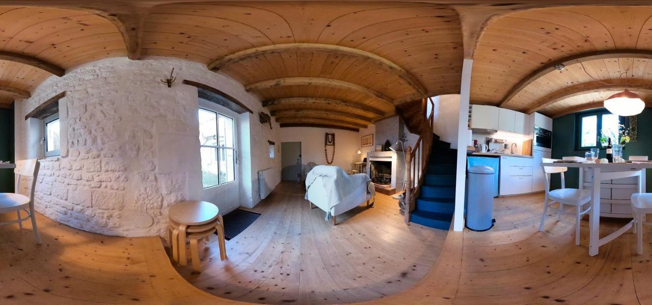 Gite Du Presbytere Port D'Envaux, Ravissante Maison De Charme Экстерьер фото