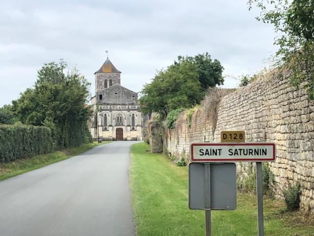Gite Du Presbytere Port D'Envaux, Ravissante Maison De Charme Экстерьер фото