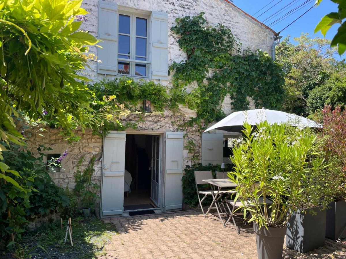 Gite Du Presbytere Port D'Envaux, Ravissante Maison De Charme Экстерьер фото
